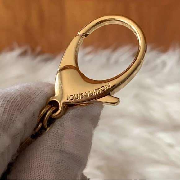 LV Fleur d’Épi Bag Charm / Key Holder ✨ - Picture 9 of 15